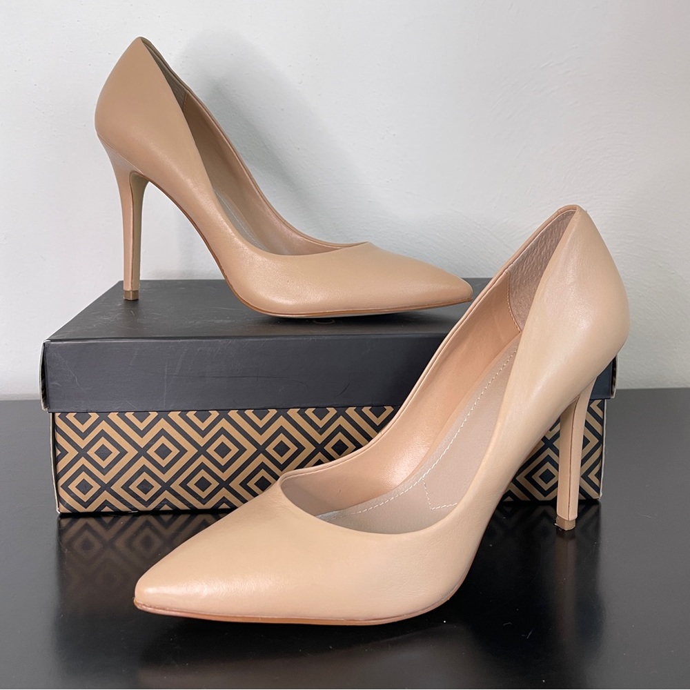 NWB Charles David Nude Pumps